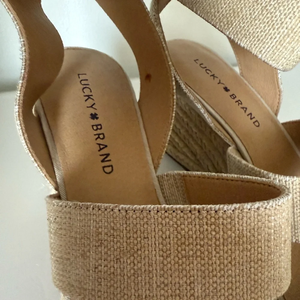 NEW - SIZE 8.5 - ANKLE STRAP WEDGE ESPADRILLE SANDAL WHEAT NEUTRAL LOW HEEL